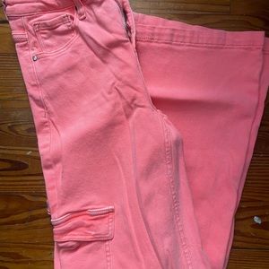 Risen bright pink cargo jeans 3/26. NWOT